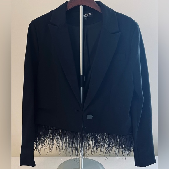 Black cropped one button lapel collar with fringe on hem jacket - Picture 14 of 15